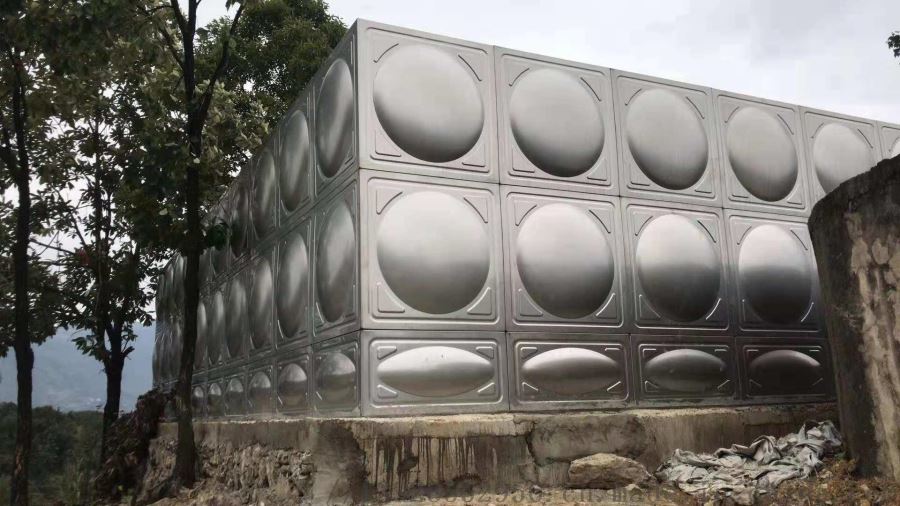 不銹鋼水箱的保護(hù)及底座的制作要求